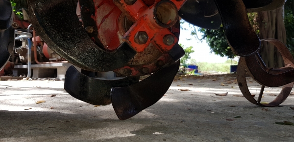 รถพรวนดิน สาดดิน ใบตีดินเต็มๆๆพร้อมใช้งาน