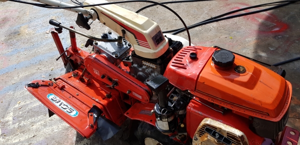 รถพรวนดิน สาดดิน ใบตีดินเต็มๆๆพร้อมใช้งาน รถพรวนดิน สาดดิน ใบตีดินเต็มๆๆพร้อมใช้งาน