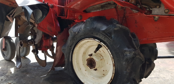 รถพรวนดิน สาดดิน ใบตีดินเต็มๆๆพร้อมใช้งาน รถพรวนดิน สาดดิน ใบตีดินเต็มๆๆพร้อมใช้งาน