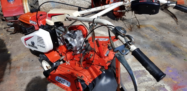 รถพรวนดิน สาดดิน ใบตีดินเต็มๆๆพร้อมใช้งาน รถพรวนดิน สาดดิน ใบตีดินเต็มๆๆพร้อมใช้งาน