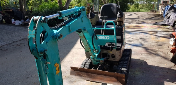 รถแบคโฮเล็ก SK09SR