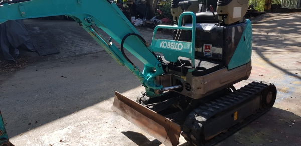 รถแบคโฮเล็ก SK09SR