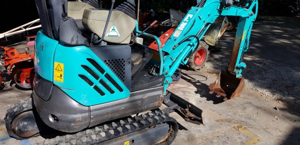 รถแบคโฮเล็ก SK09SR