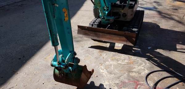 รถแบคโฮเล็ก SK09SR