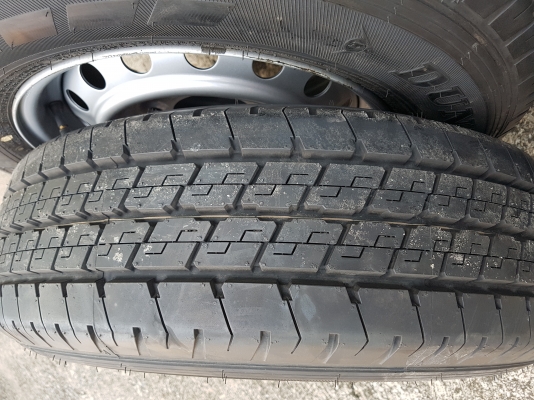 กะทะขอบ 15  พร้อมยางป้ายแดงปี17