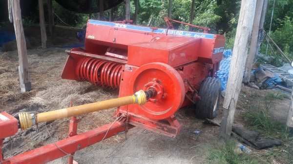 เครื่องอัดฟางนำเข้าจากญี่ปุ่นยี่ห้อซาซากิสภาพสวยแน่น