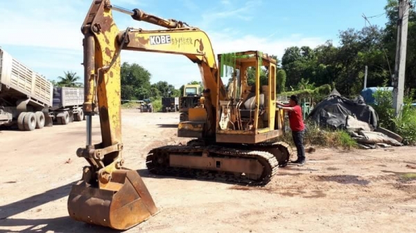 ขาย 165,000 KOBELCO sk 903 เทียบเท่าขนาด 60 เครื่องดี ปั้มแรง เอวแน่น ช่วงล่างดี  รถอยู่ ประทุมธานี 090-772-3710 090-772-3708