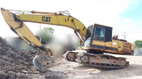 ขาย 395,000 CAT E 200 B เครื่อง S6K ดี ปั้มแรง โซ่หนา รอนเลอร์ดี เอวแน่น แอร์เย็น รถอยู่ ปราจีนบุรี 090-772-3710 090-772-3708