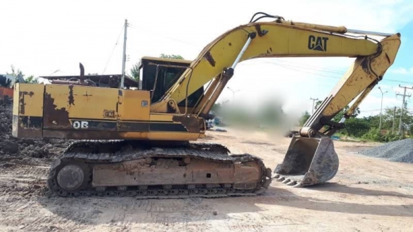 ขาย 395,000 CAT E 200 B เครื่อง S6K ดี ปั้มแรง โซ่หนา รอนเลอร์ดี เอวแน่น แอร์เย็น รถอยู่ ปราจีนบุรี 090-772-3710 090-772-3708