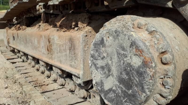 ขาย 395,000 CAT E 200 B เครื่อง S6K ดี ปั้มแรง โซ่หนา รอนเลอร์ดี เอวแน่น แอร์เย็น รถอยู่ ปราจีนบุรี 090-772-3710 090-772-3708