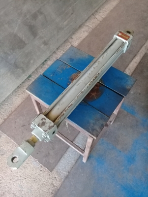 กระบอกไฮโดรลิคสภาพป้ายแดงเก่าเก็บ