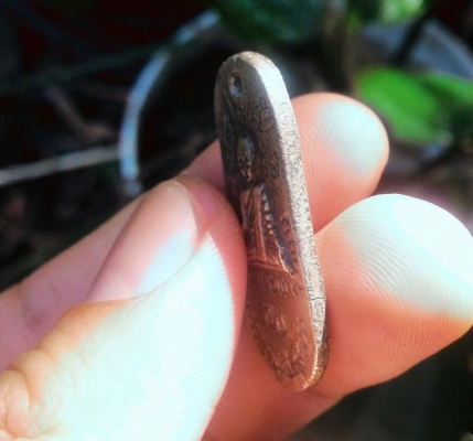 สำเร็จลุน จำปาศักดิ์ เนื้อโลหะเงิน จารยันต์ด้านหลัง สายนี้ดี คราบสวยเดิม