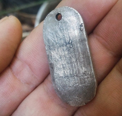 สำเร็จลุน จำปาศักดิ์ เนื้อโลหะเงิน จารยันต์ด้านหลัง สายนี้ดี คราบสวยเดิม