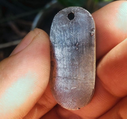 สำเร็จลุน จำปาศักดิ์ เนื้อโลหะเงิน จารยันต์ด้านหลัง สายนี้ดี คราบสวยเดิม