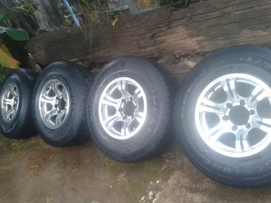 แม็กอ๊อฟโรดเดิมๆไม่มีซ่อมพร้อมยาง255 70 ขอบ15 ปี12 ไม่บวม