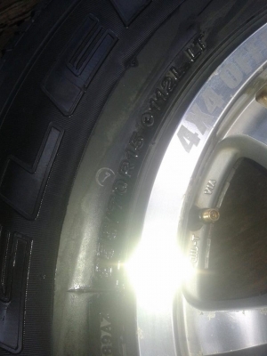 แม็กอ๊อฟโรดเดิมๆไม่มีซ่อมพร้อมยาง255 70 ขอบ15 ปี12 ไม่บวม