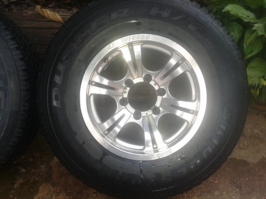 แม็กอ๊อฟโรดเดิมๆไม่มีซ่อมพร้อมยาง255 70 ขอบ15 ปี12 ไม่บวม