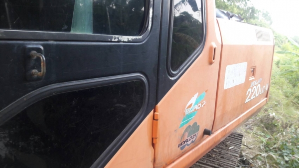 รถแบคโฮ DAEWOO 220LC-V เครื่องดี ปั๊มแรง ไฟฟ้าครบ แอร์เย็น พร้อมใช้งาน มีเอกสารสัญญาซื้อขาย