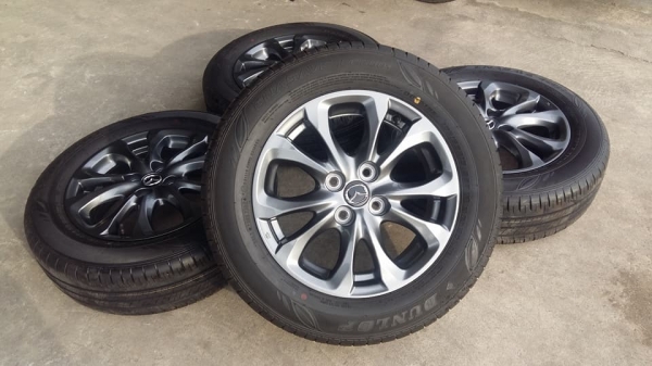 ขายล้อแม็กป้ายแดง mazda 2 15" พร้อมยางปี17 สนใจติดต่อร้าน ก.เจริญการยางครับ 081-3747940