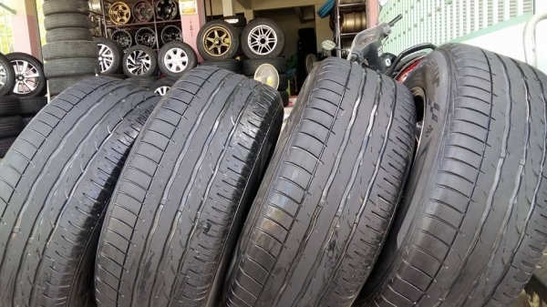 ขายล้อแม็กมือ2 weld 18" ยางปี14 สนใจติดต่อร้าน ก.เจริญการยางครับ 081-3747940