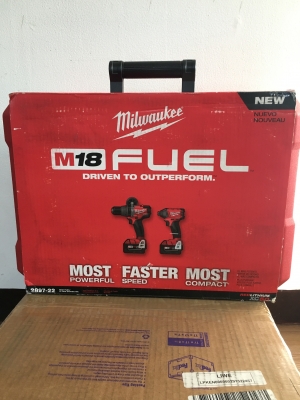 ชุดสว่านไร้สาย Milwaukee 2897-22 ปี2017ออกแบบกล่องใหม่เล็กกว่าเดิม มีสว่านกระแทกและสว่านไขควง ชุดสว่านไร้สาย Milwaukee 2897-22 ปี2017ออกแบบกล่องใหม่เล็กกว่าเดิม มีสว่านกระแทกและสว่านไขควง