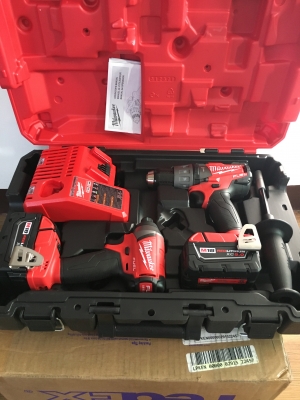 ชุดสว่านไร้สาย Milwaukee 2897-22 ปี2017ออกแบบกล่องใหม่เล็กกว่าเดิม มีสว่านกระแทกและสว่านไขควง