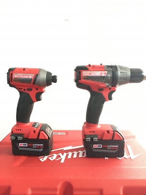 ชุดสว่านไร้สาย Milwaukee 2897-22 ปี2017ออกแบบกล่องใหม่เล็กกว่าเดิม มีสว่านกระแทกและสว่านไขควง ชุดสว่านไร้สาย Milwaukee 2897-22 ปี2017ออกแบบกล่องใหม่เล็กกว่าเดิม มีสว่านกระแทกและสว่านไขควง