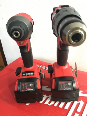 ชุดสว่านไร้สาย Milwaukee 2897-22 ปี2017ออกแบบกล่องใหม่เล็กกว่าเดิม มีสว่านกระแทกและสว่านไขควง ชุดสว่านไร้สาย Milwaukee 2897-22 ปี2017ออกแบบกล่องใหม่เล็กกว่าเดิม มีสว่านกระแทกและสว่านไขควง