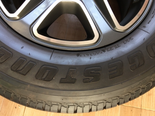 ขายล้อแม็กซ์ Ford 17 พร้อมยางบริดโตน 265/65/17 ปี 14 ดอกยังหนา