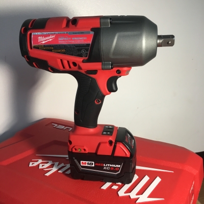 บล็อก1/2นิ้วไร้สาย Milwaukee 2762-22 พร้อมแบ็ต 5.0แอมป์ 2ก้อน แรงบิด800Nmถอดได้ยันน็อตรถแทร๊กเตอร์ บล็อก1/2นิ้วไร้สาย Milwaukee 2762-22 พร้อมแบ็ต 5.0แอมป์ 2ก้อน แรงบิด800Nmถอดได้ยันน็อตรถแทร๊กเตอร์