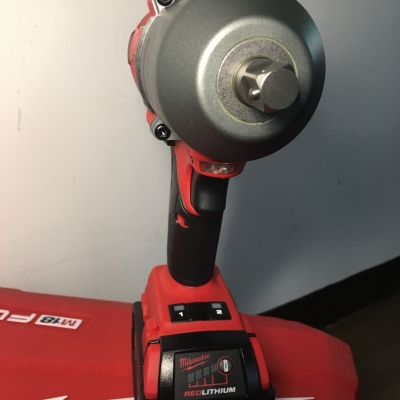 บล็อก1/2นิ้วไร้สาย Milwaukee 2762-22 พร้อมแบ็ต 5.0แอมป์ 2ก้อน แรงบิด800Nmถอดได้ยันน็อตรถแทร๊กเตอร์ บล็อก1/2นิ้วไร้สาย Milwaukee 2762-22 พร้อมแบ็ต 5.0แอมป์ 2ก้อน แรงบิด800Nmถอดได้ยันน็อตรถแทร๊กเตอร์