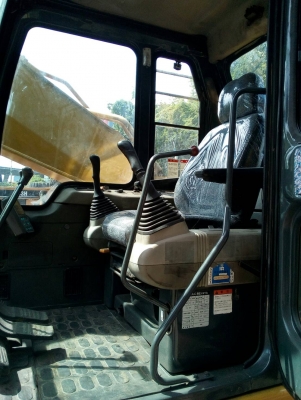 KOMATSU รุ่น PC 200 LC - 6 KOMATSU รุ่น PC 200 LC - 6