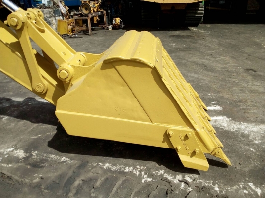 KOMATSU รุ่น PC 200 LC - 6 KOMATSU รุ่น PC 200 LC - 6