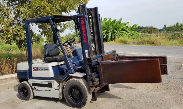 ขายด่วนรถยกKOMATSU FG25-11 ยกได้2.5ตันยกสูง3เมตรใส่ตัวหนีบมารถนอกเพิ่งนำเข้ามายังไม่เคยใช้งานในเมืองไทยเลย
