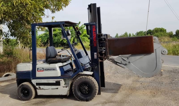 ขายด่วนรถยกKOMATSU FG25-11 ยกได้2.5ตันยกสูง3เมตรใส่ตัวหนีบมารถนอกเพิ่งนำเข้ามายังไม่เคยใช้งานในเมืองไทยเลย