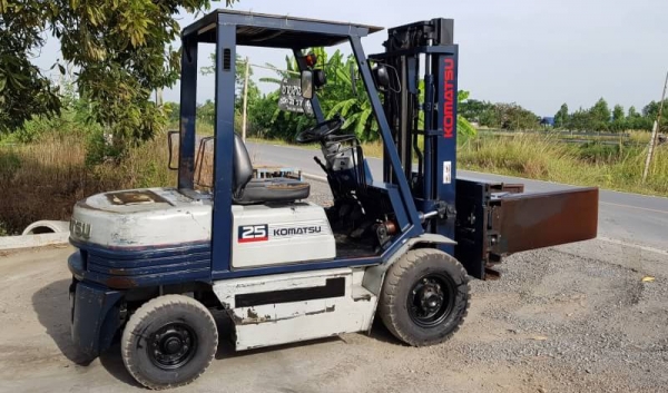 ขายด่วนรถยกKOMATSU FG25-11 ยกได้2.5ตันยกสูง3เมตรใส่ตัวหนีบมารถนอกเพิ่งนำเข้ามายังไม่เคยใช้งานในเมืองไทยเลย