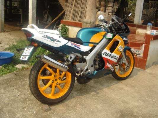 NSR 150 SP  PROARM มี 4 คัน สวยมาก สีเขียวส้ม  และสีแดง ทำสีใหม่ทั้งคัน ราคา 35000 บาท มี 1 คัน และ อีกคัน ราคา 37000 บาท อีกคัน 39000 อีกคัน 45000 สนใจ ติดต่อ 0808051985 คุณ เจ สีลม ซอย 10 กทม ตรงข้าม ธนาคาร กรุงเทพ สำนักงานใหญ่ สีลม กทม และ ที่อยู่ที่ ล