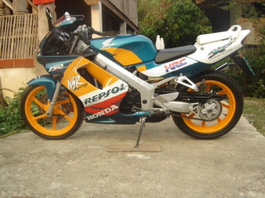 NSR 150 SP  PROARM มี 4 คัน สวยมาก สีเขียวส้ม  และสีแดง ทำสีใหม่ทั้งคัน ราคา 35000 บาท มี 1 คัน และ อีกคัน ราคา 37000 บาท อีกคัน 39000 อีกคัน 45000 สนใจ ติดต่อ 0808051985 คุณ เจ สีลม ซอย 10 กทม ตรงข้าม ธนาคาร กรุงเทพ สำนักงานใหญ่ สีลม กทม และ ที่อยู่ที่ ล