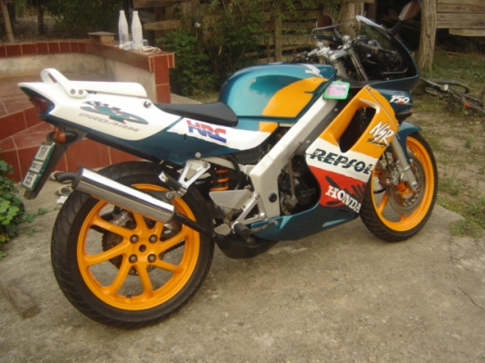 NSR 150 SP  PROARM มี 4 คัน สวยมาก สีเขียวส้ม  และสีแดง ทำสีใหม่ทั้งคัน ราคา 35000 บาท มี 1 คัน และ อีกคัน ราคา 37000 บาท อีกคัน 39000 อีกคัน 45000 สนใจ ติดต่อ 0808051985 คุณ เจ สีลม ซอย 10 กทม ตรงข้าม ธนาคาร กรุงเทพ สำนักงานใหญ่ สีลม กทม และ ที่อยู่ที่ ล