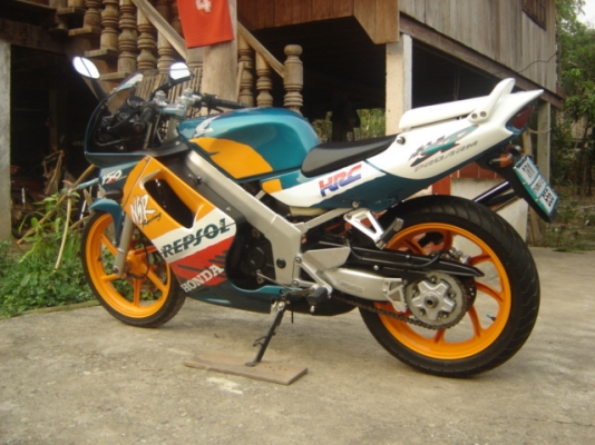 NSR 150 SP  PROARM มี 4 คัน สวยมาก สีเขียวส้ม  และสีแดง ทำสีใหม่ทั้งคัน ราคา 35000 บาท มี 1 คัน และ อีกคัน ราคา 37000 บาท อีกคัน 39000 อีกคัน 45000 สนใจ ติดต่อ 0808051985 คุณ เจ สีลม ซอย 10 กทม ตรงข้าม ธนาคาร กรุงเทพ สำนักงานใหญ่ สีลม กทม และ ที่อยู่ที่ ล