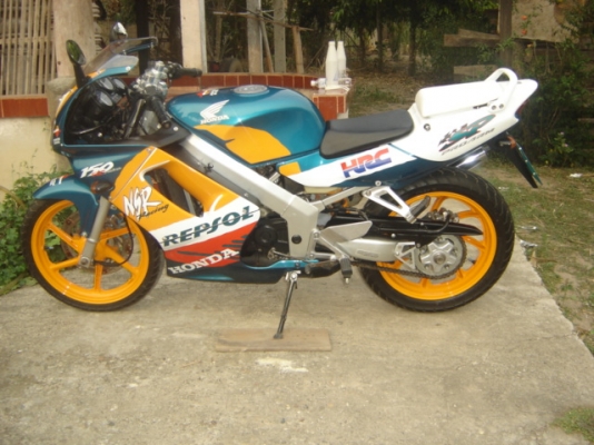 NSR 150 SP  PROARM มี 4 คัน สวยมาก สีเขียวส้ม  และสีแดง ทำสีใหม่ทั้งคัน ราคา 35000 บาท มี 1 คัน และ อีกคัน ราคา 37000 บาท อีกคัน 39000 อีกคัน 45000 สนใจ ติดต่อ 0808051985 คุณ เจ สีลม ซอย 10 กทม ตรงข้าม ธนาคาร กรุงเทพ สำนักงานใหญ่ สีลม กทม และ ที่อยู่ที่ ล