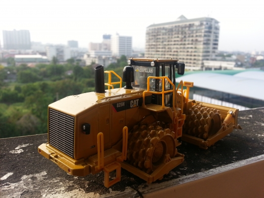 ขายcatterpillar 825H คับ