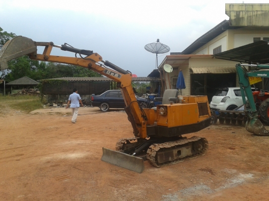 ขายรถขุดเล็ก เก่านอกราคาถูก 98,000 ขายรถขุดเล็ก เก่านอกราคาถูก 98,000