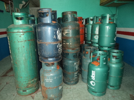 ขายถังแก๊สหุงต้มราคาถูกๆๆๆ ขนาด15ก.ก1350บาท มีถังยี่ห้อ .ยูนิค.เวิลดิ์.สยามแก๊ส  สภาพดีราคาถูกๆๆเอาไปพร้อมแลกเปลียนใช้งานได้เลยคับ