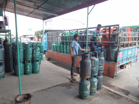 ขายถังแก๊สหุงต้มราคาถูกๆๆๆ ขนาด15ก.ก1350บาท มีถังยี่ห้อ .ยูนิค.เวิลดิ์.สยามแก๊ส  สภาพดีราคาถูกๆๆเอาไปพร้อมแลกเปลียนใช้งานได้เลยคับ