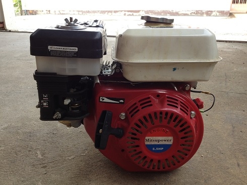 เครื่องเรือ 5.5 hp พร้อมแท่นวางและหาง