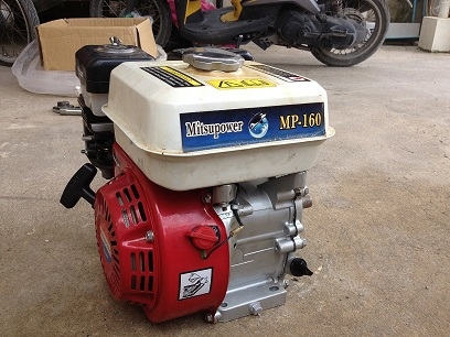 เครื่องเรือ 5.5 hp พร้อมแท่นวางและหาง