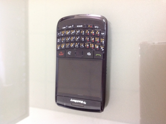 ขออนุญาติพี่เสือขายโทรศัพท์ BB Bold 9780