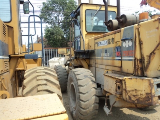 ละอองดาวแทรคเตอร์ ขายรถตักล้อยาง WA200-1