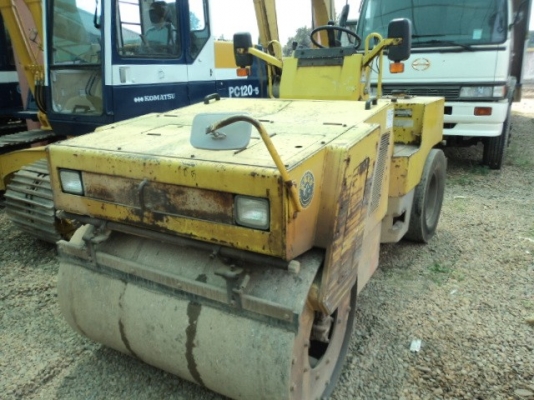 ละอองดาวแทรคเตอร์ ขายรถบดสั่นสะเทือน SAKAI TW 500